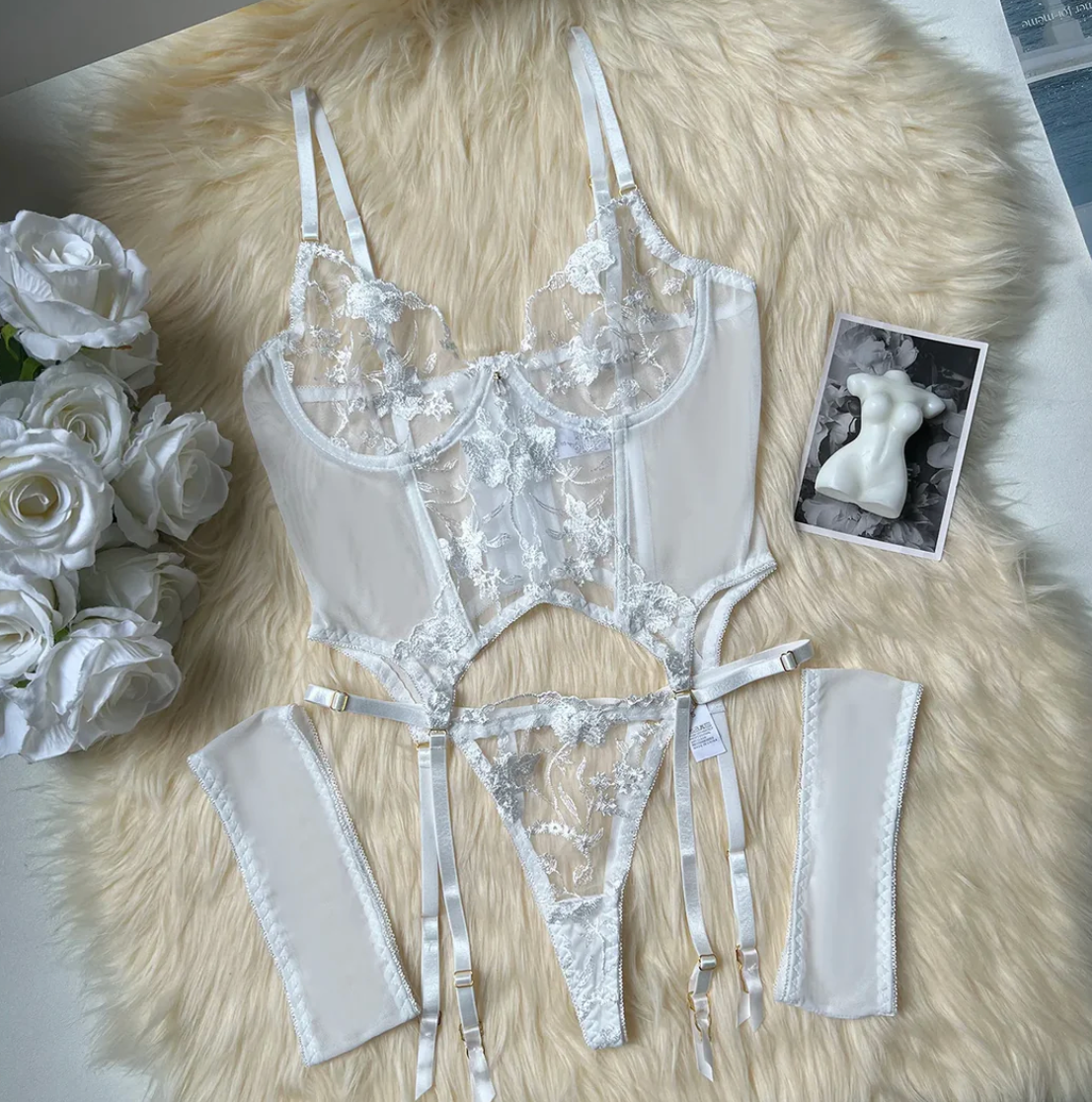 Flora's Lace Set