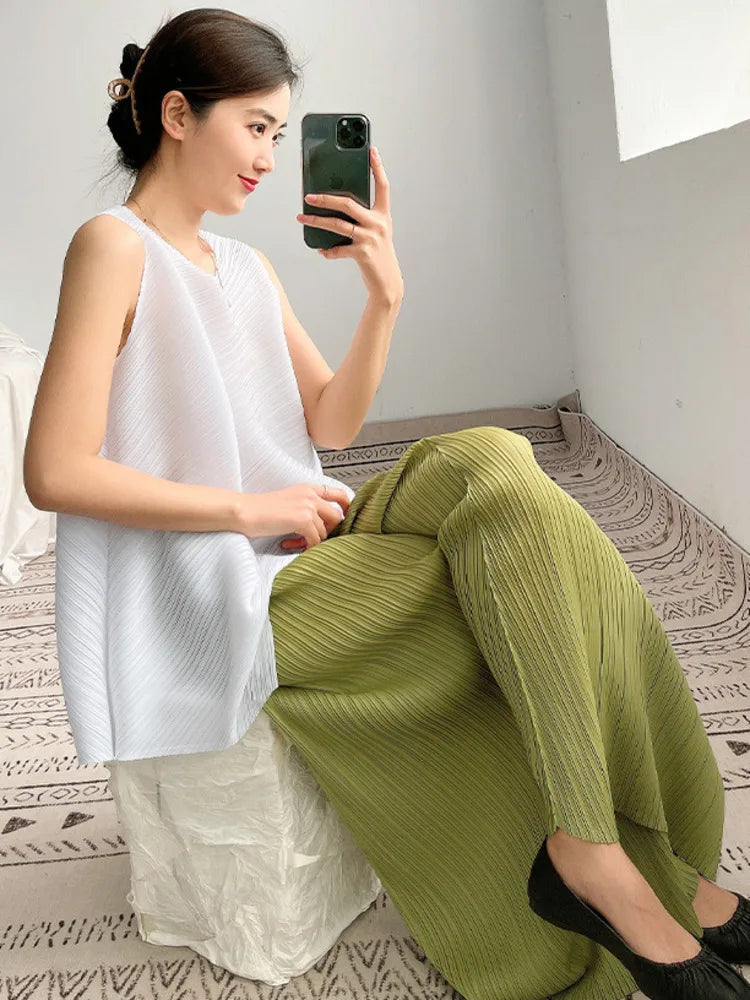 Flowy Pleated Trousers with Flexible Waistband