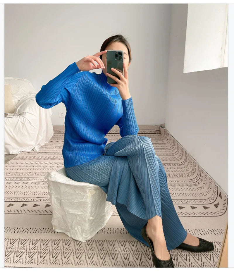 Flowy Pleated Trousers with Flexible Waistband