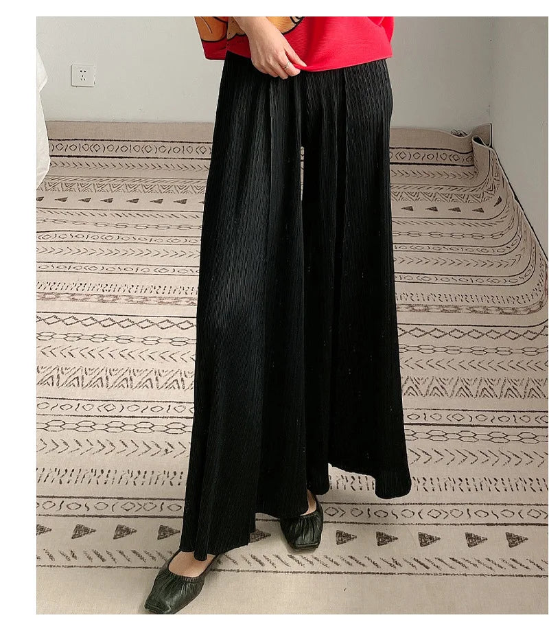 Flowy Pleated Trousers with Flexible Waistband