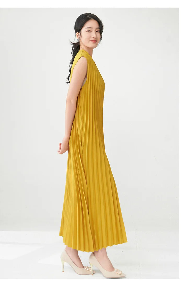Contemporary Modern Sleeveless Pleated Midi Dress