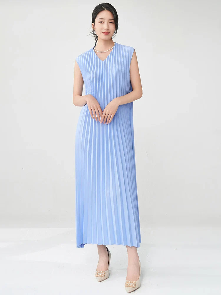 Contemporary Modern Sleeveless Pleated Midi Dress