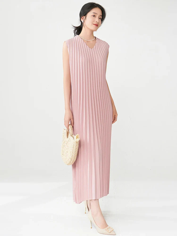 Contemporary Modern Sleeveless Pleated Midi Dress
