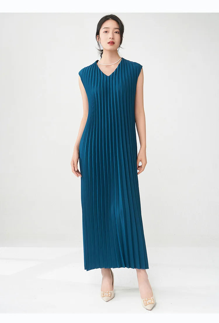 Contemporary Modern Sleeveless Pleated Midi Dress