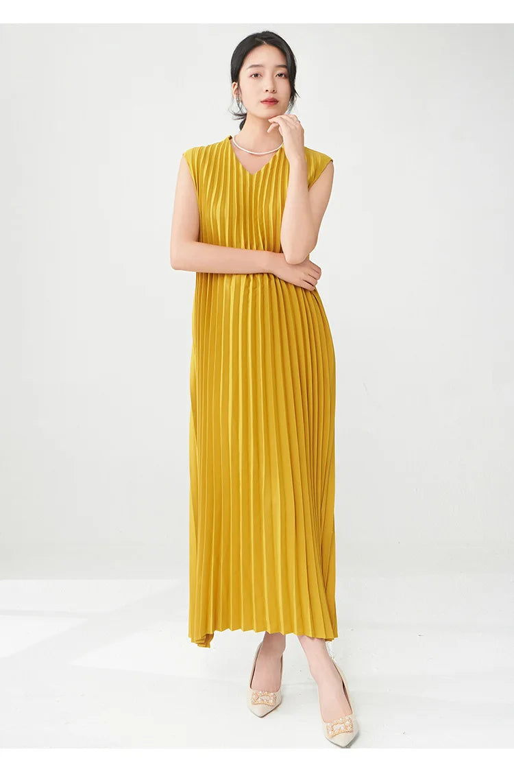 Contemporary Modern Sleeveless Pleated Midi Dress
