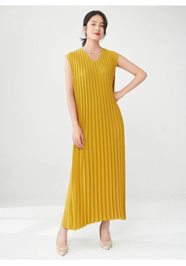 Contemporary Modern Sleeveless Pleated Midi Dress