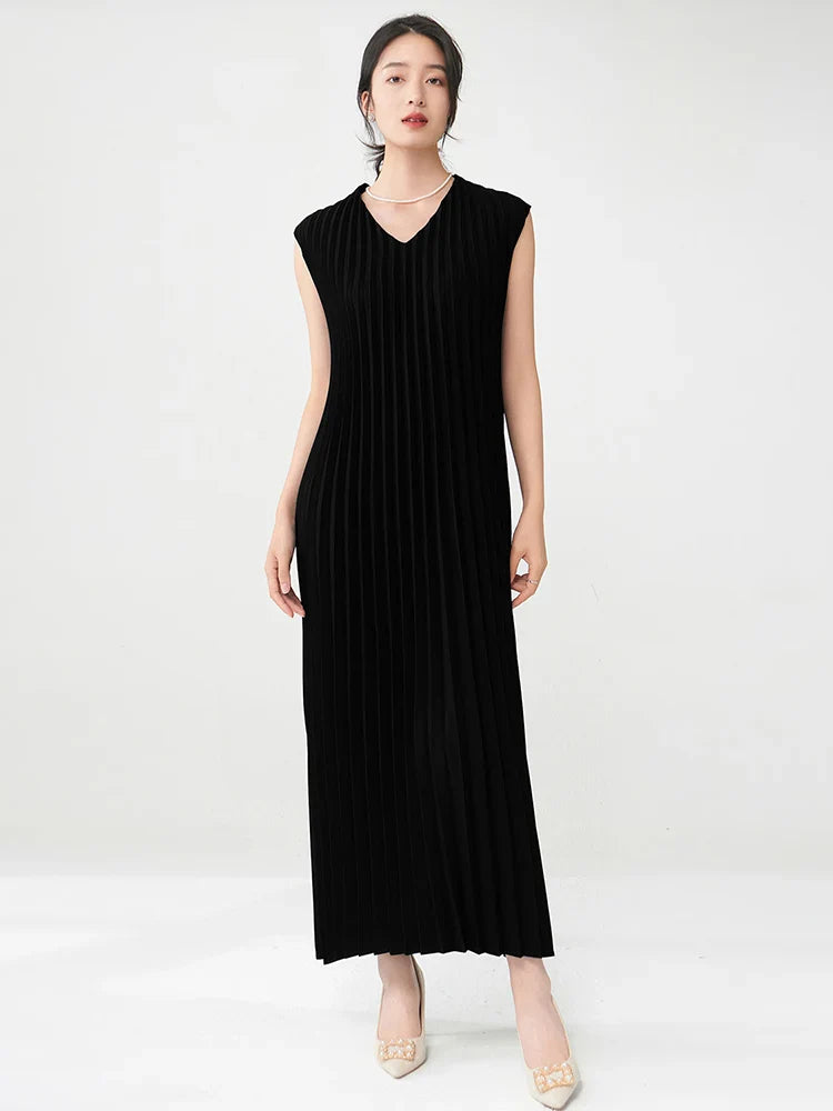 Contemporary Modern Sleeveless Pleated Midi Dress
