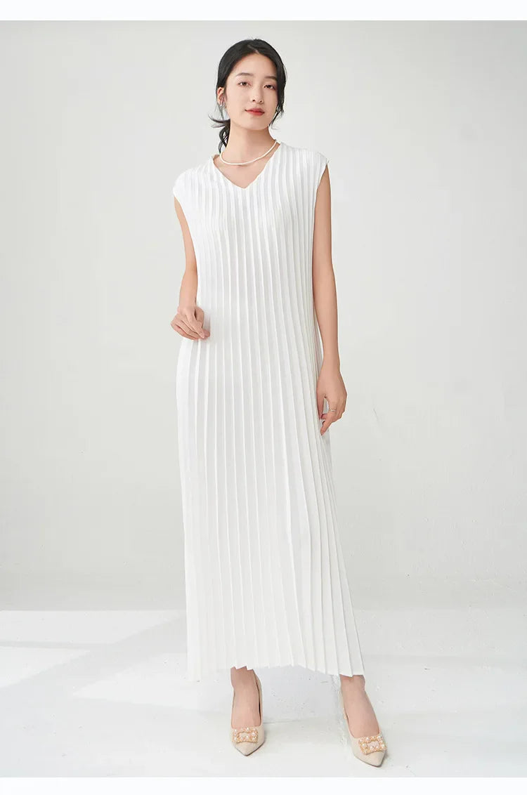 Contemporary Modern Sleeveless Pleated Midi Dress