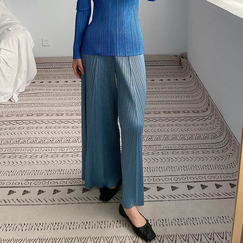 Flowy Pleated Trousers with Flexible Waistband