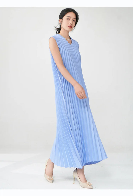 Contemporary Modern Sleeveless Pleated Midi Dress