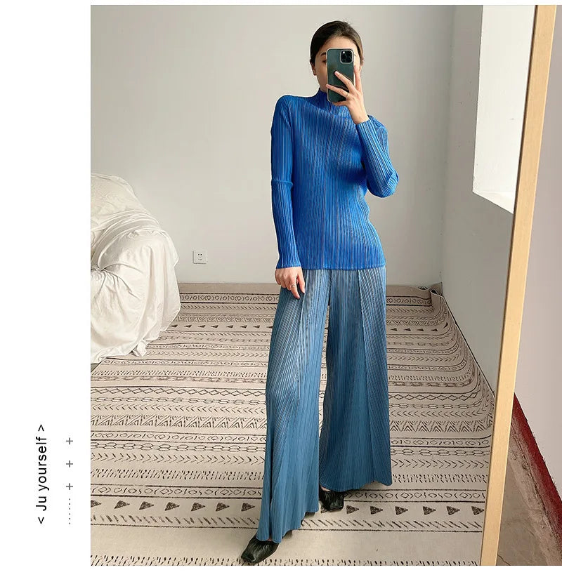 Flowy Pleated Trousers with Flexible Waistband