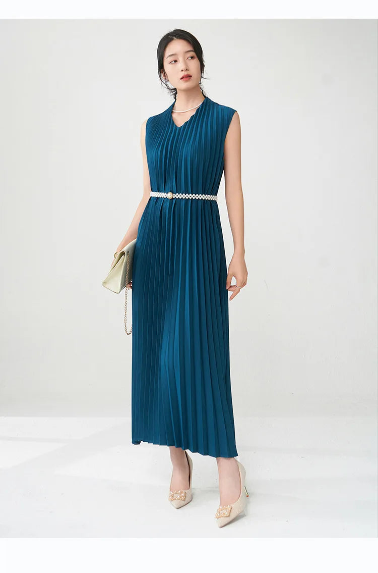 Contemporary Modern Sleeveless Pleated Midi Dress