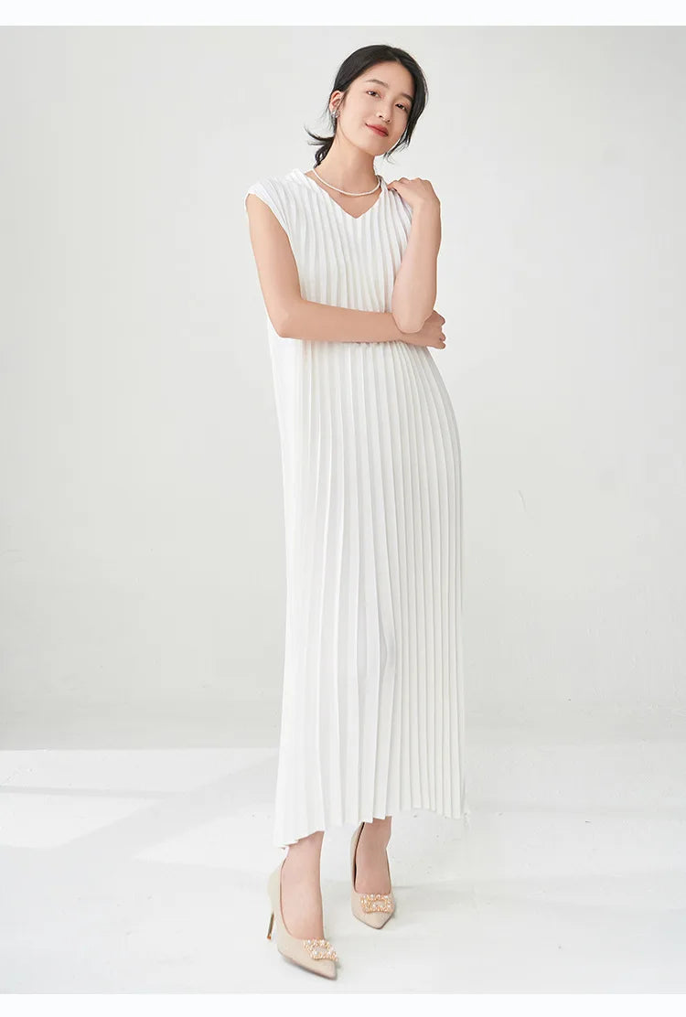 Contemporary Modern Sleeveless Pleated Midi Dress